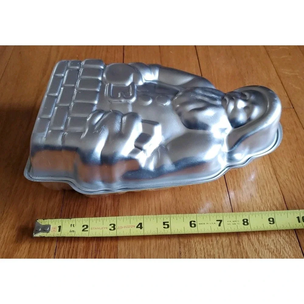 Vintage Nordic Ware Santa Claus Heavy Aluminum Cake Pan Mold Christmas Holiday